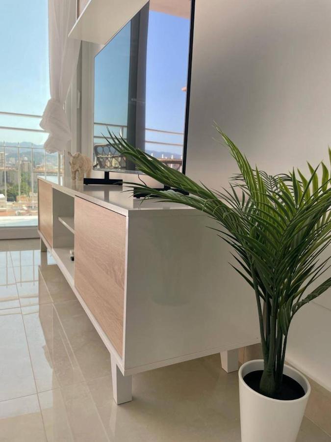 Holidays2malaga Princesa 3 Dormitorios, Vistas Al Mar Y Montana, Terraza Y A 200m A La Playa Lejlighed Málaga