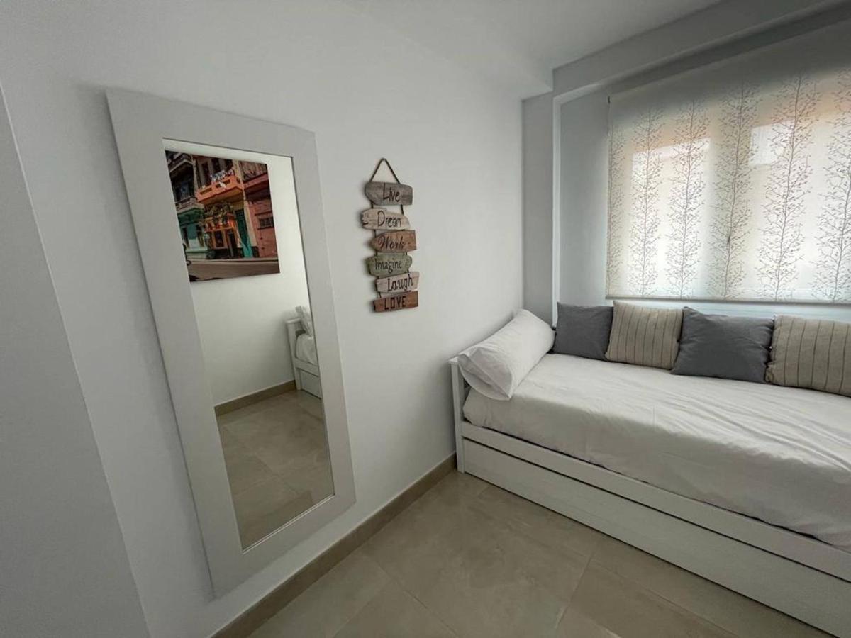 Holidays2malaga Princesa 3 Dormitorios, Vistas Al Mar Y Montana, Terraza Y A 200m A La Playa Lejlighed *